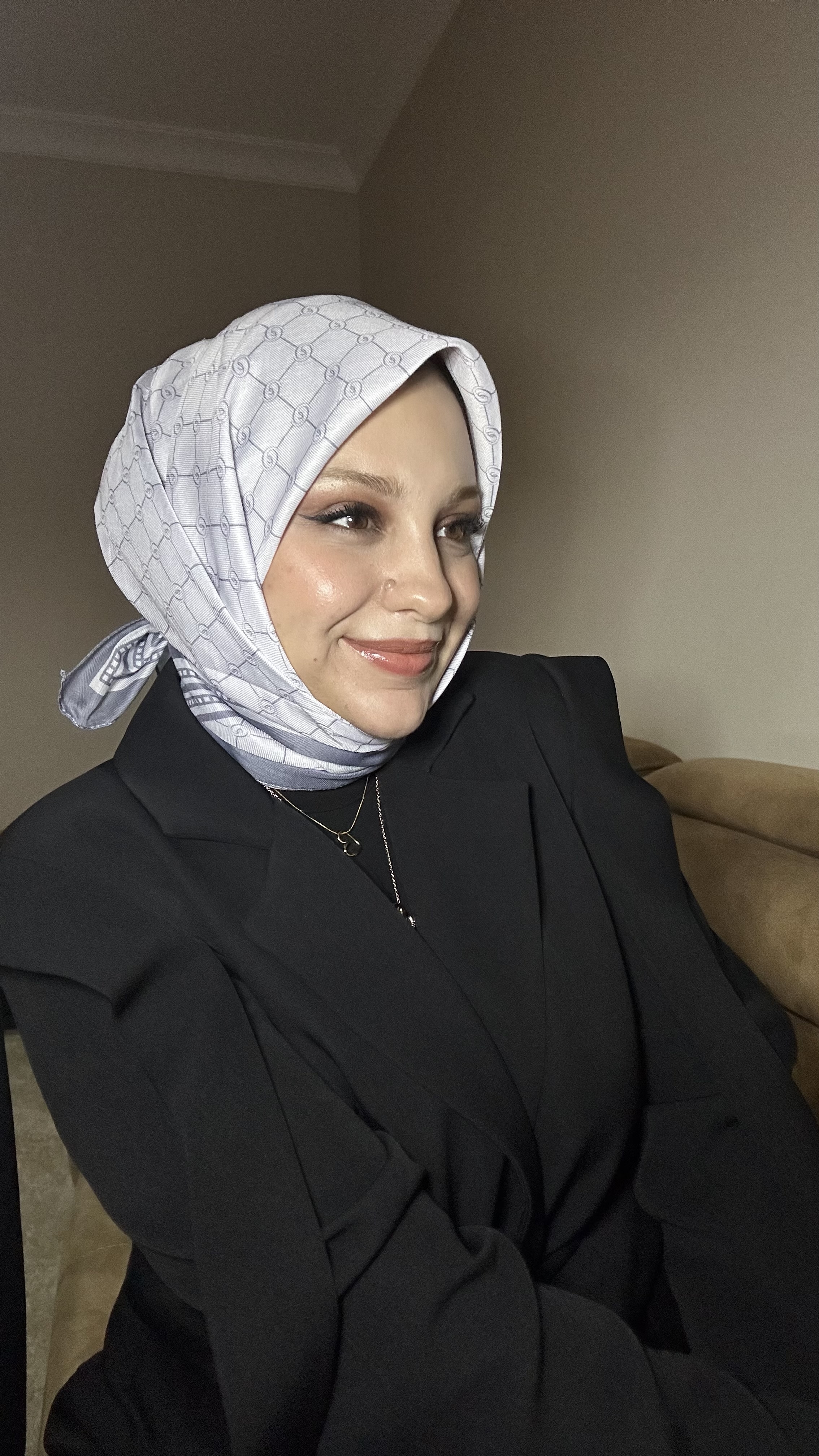 ER%20AY%20MONOGRAM%20EŞARP%20AÇIK%20GRİ