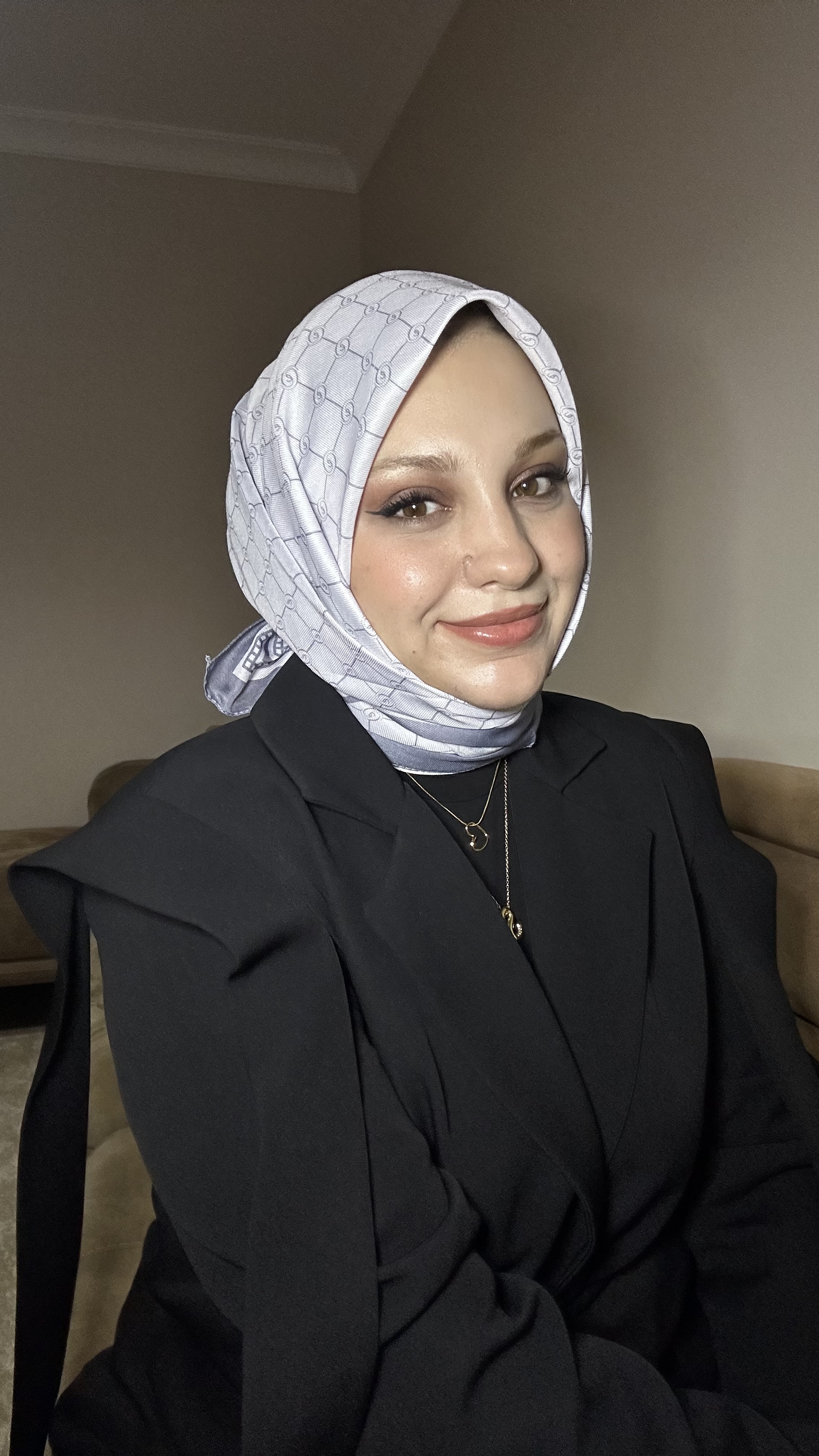 ER%20AY%20MONOGRAM%20EŞARP%20AÇIK%20GRİ