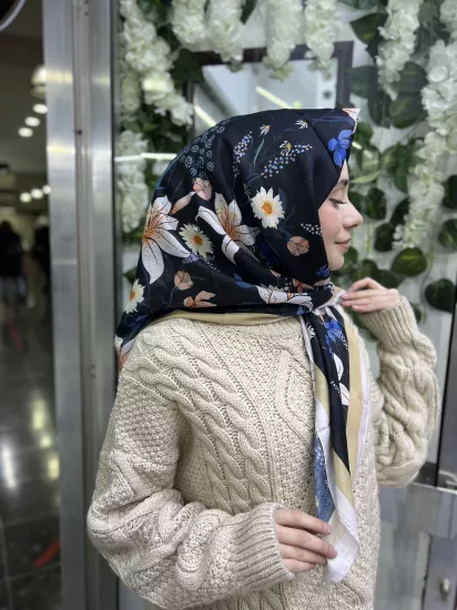 ÇİÇEK ÇERÇEVELİ SOFT EŞARP