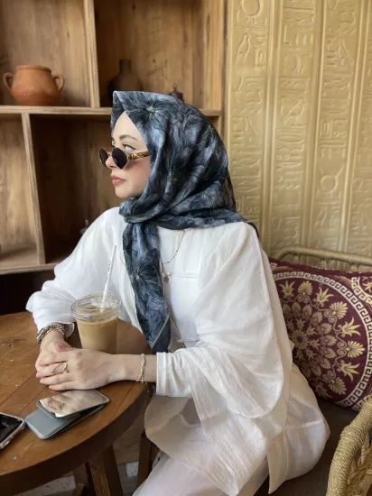 Desenli kraş eşarp