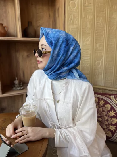 Desenli kraş eşarp