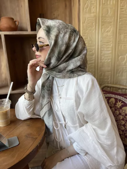 Desenli kraş eşarp