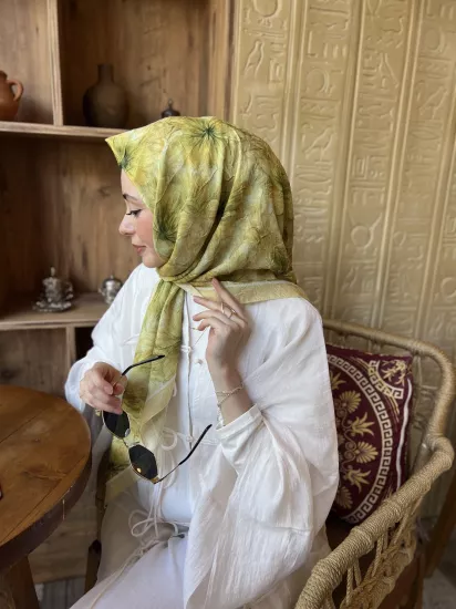 Desenli kraş eşarp