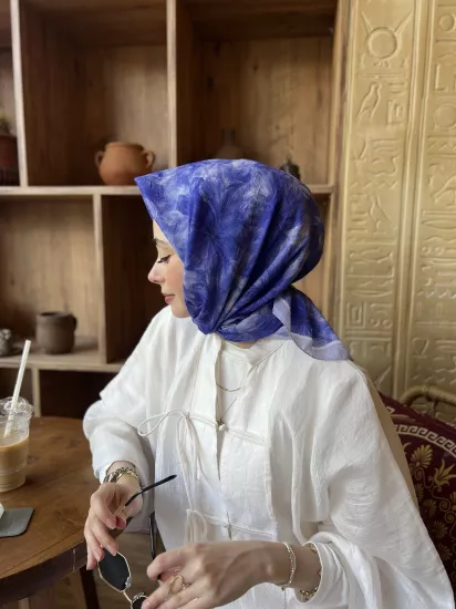 Desenli kraş eşarp