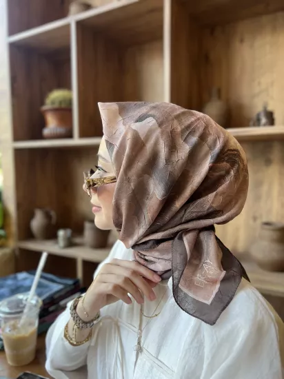 Desenli kraş eşarp