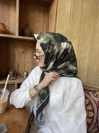 Desenli kraş eşarp