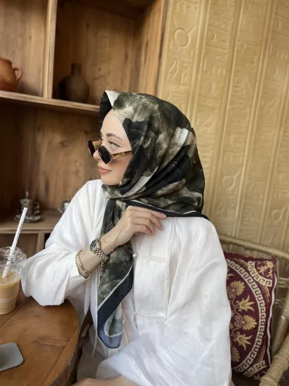 Desenli kraş eşarp
