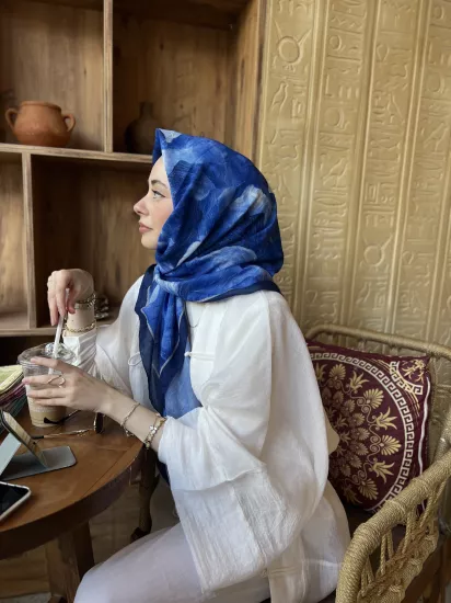 Desenli kraş eşarp
