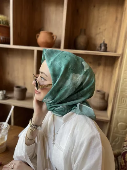 Desenli kraş eşarp