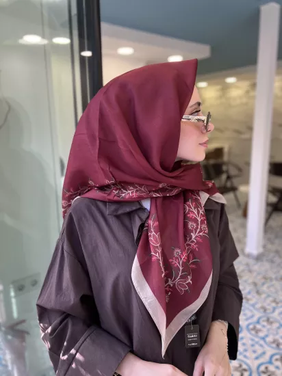 ÇİÇEK ÇERÇEVELİ SOFT EŞARP