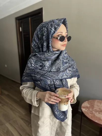Reyna eşarp