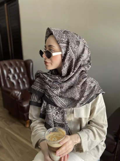 Reyna eşarp