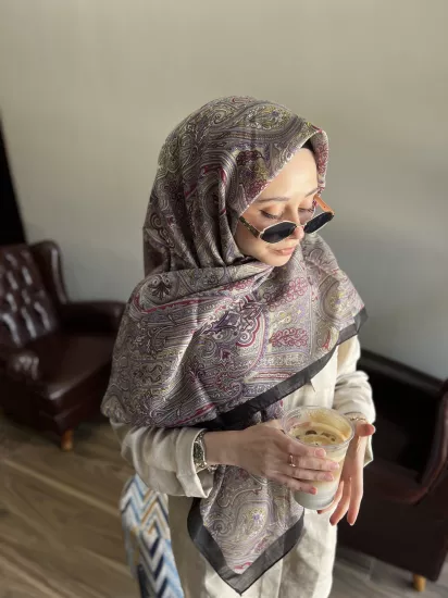 Reyna eşarp