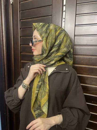 Ey scarf