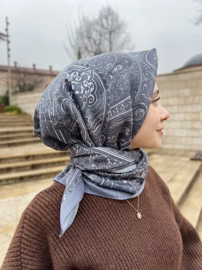 Reyna eşarp