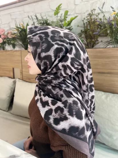 Leopar büyük boy eşarp