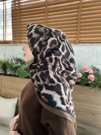 Leopar büyük boy eşarp
