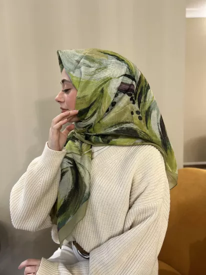 Ey scarf