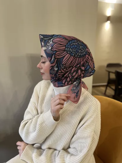 Ey scarf