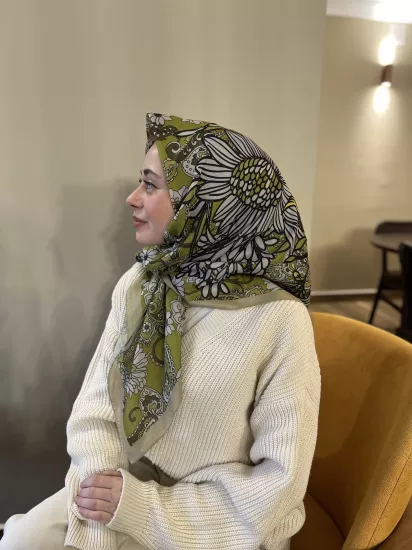 Ey scarf