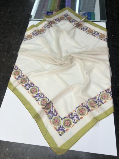 ÇİÇEK ÇERÇEVELİ SOFT EŞARP